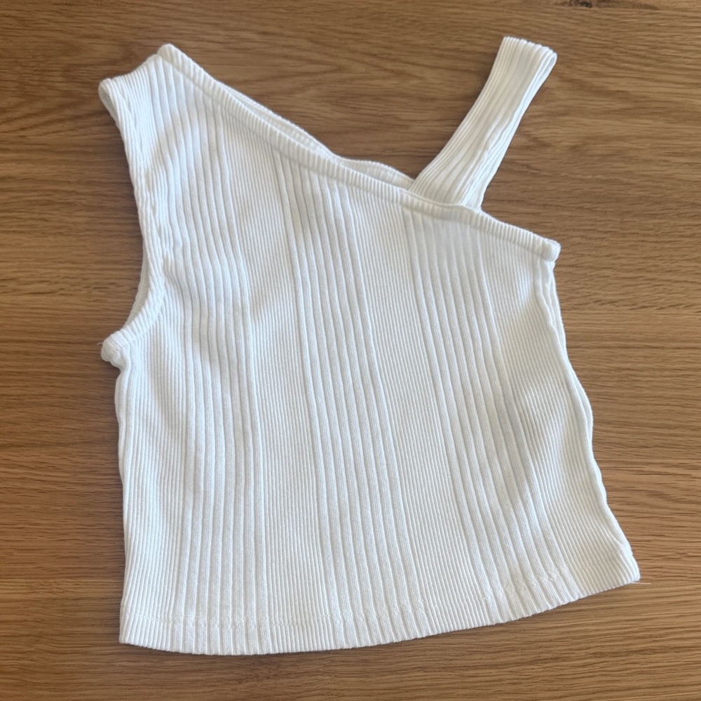 4/$20 Girl’s M (8) Zara white Ribbed Asymmetrical tank top